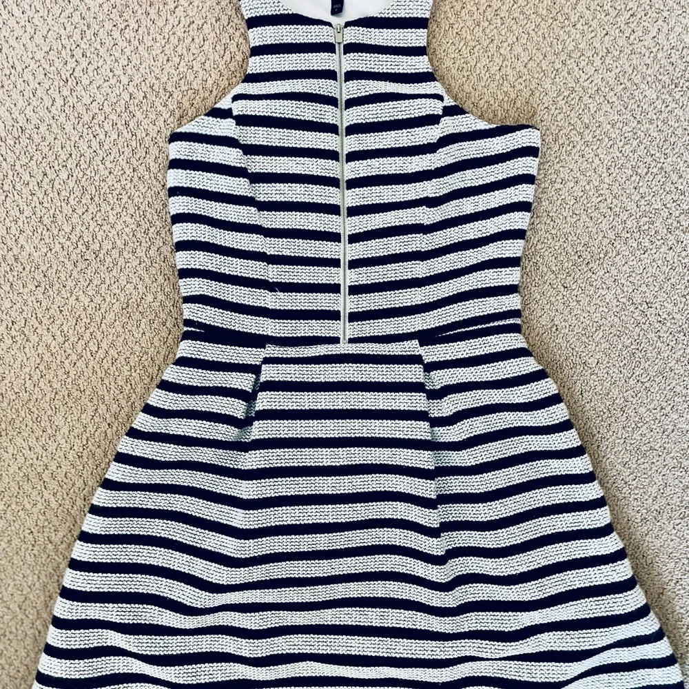 Express Black and White Tweed Pleated zipper front Dress with pockets!!! - Picture 8 of 17